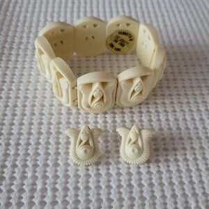 Avon Gracious Tulips Cream Color Stretch Bracelet Matching Pierced Earrings Set